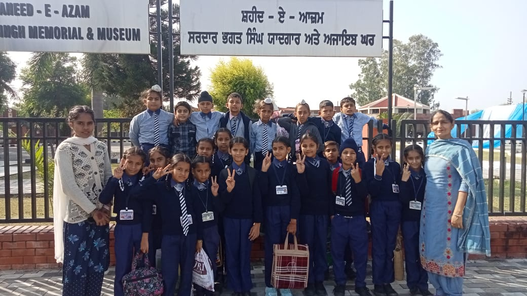 The educational tour of Khatkar Kalan is memorable by the students of Sihwan School.